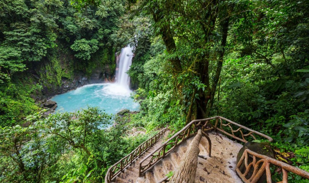 Discover Costa Rica: The Ultimate Travel Guide for Mexican and Spanish Tourists