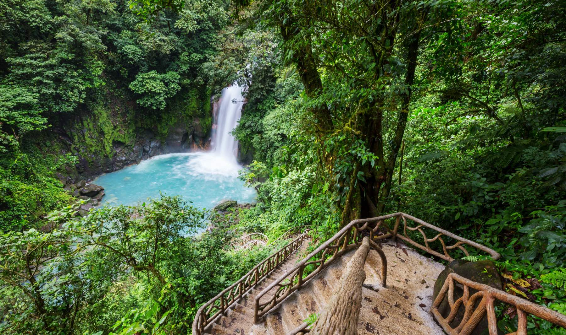 Discover Costa Rica: The Ultimate Travel Guide for Mexican and Spanish Tourists