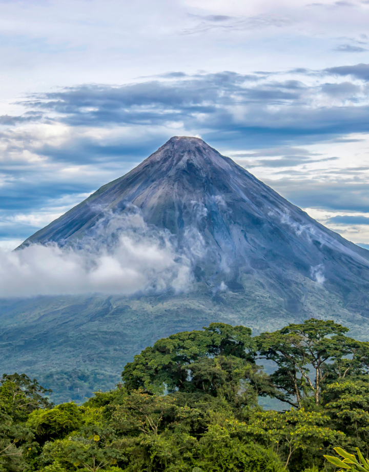 This tour includes a visit to one of the viewpoints with the best views of the Arenal Volcano, in addition to a visit to Baldi,