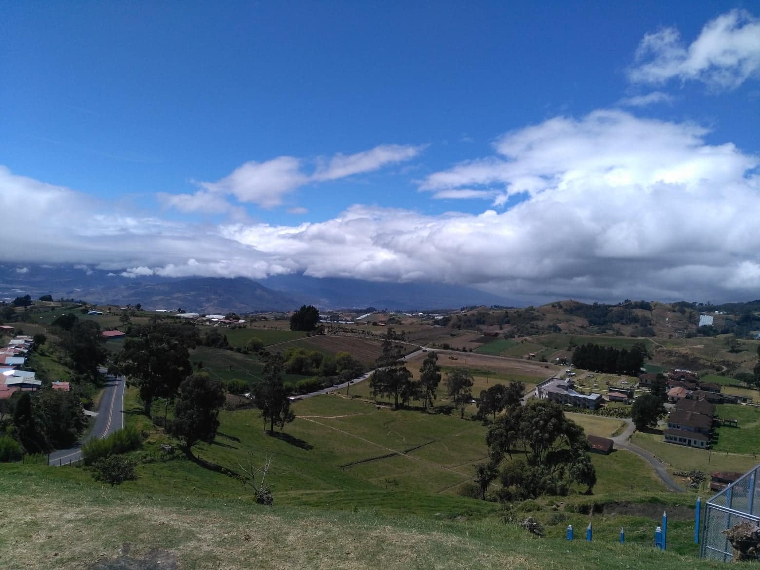Senderismo nocturno en Volcán Irazú experiencia natural y segura